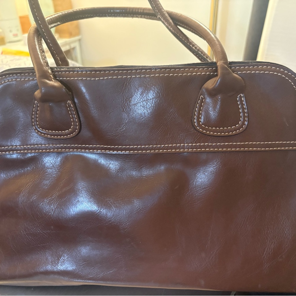 Are you a commuter? Elegant Brown Leather Women's Satchel